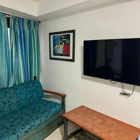 Sunny Poolside In Americas 公寓 *