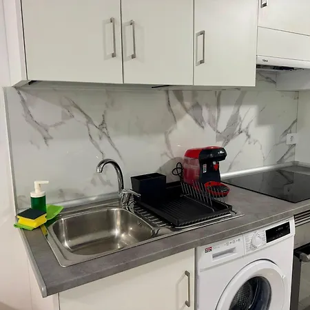 Sunny Poolside In Americas 公寓 *