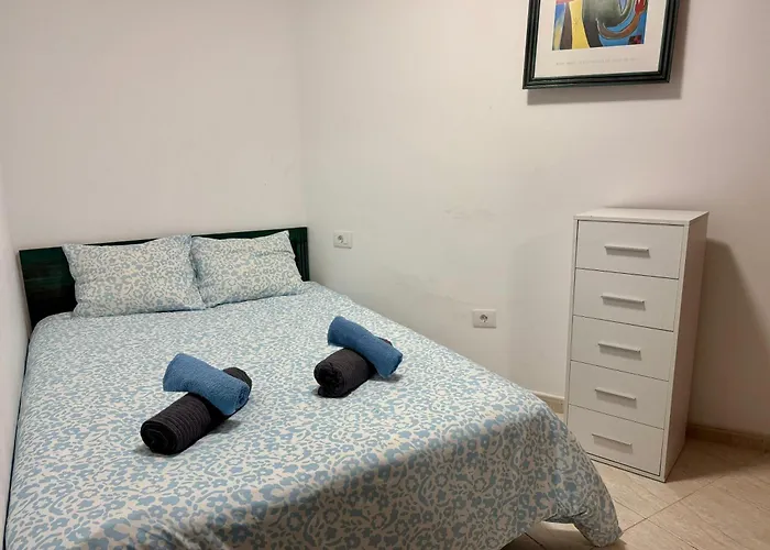 Sunny Poolside In Americas * 阿德耶